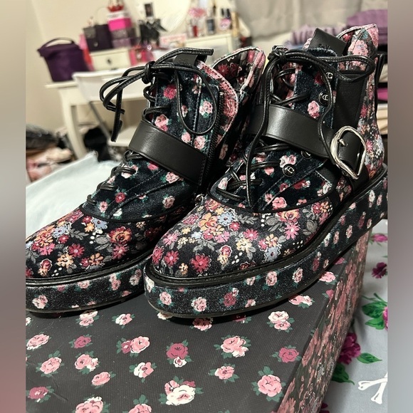 Coach  x Tabitha Simmons - Picture 2 of 11